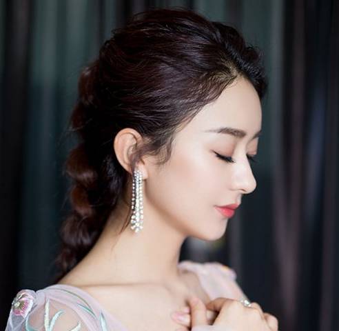 接棒董洁的中国好鼻子之后,赵丽颖如何成功晋