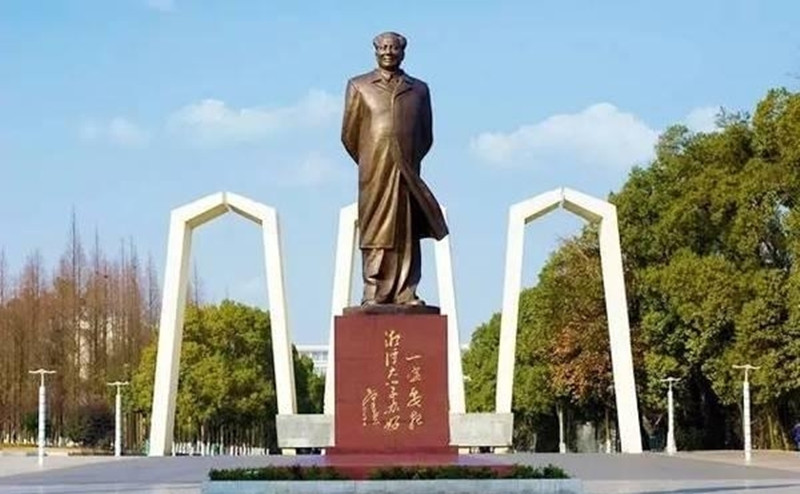 中国最有特色的12所大学校门,湘潭有一所