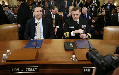 美国联邦调查局局长科米（左）和国土安全局局长罗杰斯（右）