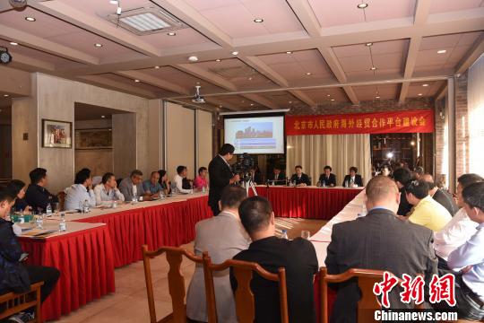 图为座谈会现场。 莫成雄 摄