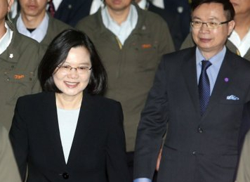 警戒升级? 蔡英文参加活动谢绝敬酒、合照