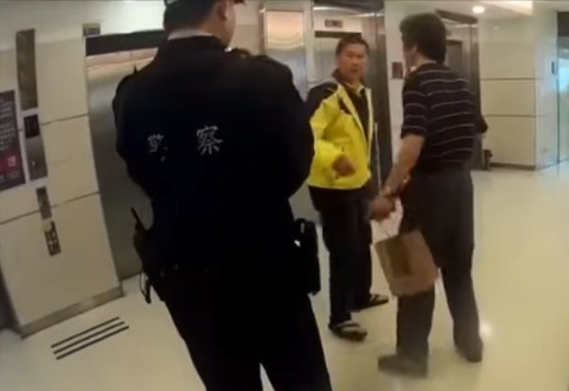 台当局“客委会主委”李永得遭警察盘查