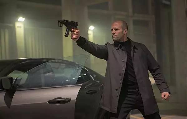 ></p></a> 正文     斯坦森:动作戏演起来很难   与塞隆相比,杰森·斯坦森可谓