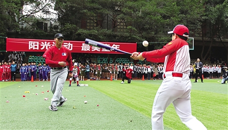 美国职业棒球入校园 我市小学首开棒球课