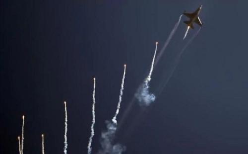 巴基斯坦阅兵庆祝 巴基斯坦日 F16战机亮相(图