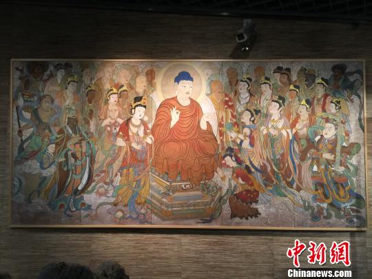 图为展出的作品壁画《观世音菩萨普门品》。 周丹 摄