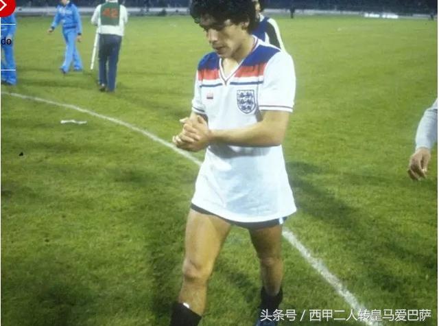 梅西穿马竞球衣,马拉多纳穿巴西球衣,偶像为何