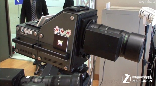 NHK展示的世界首款8K便携式摄像机