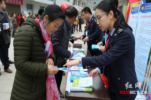 月收入个税_1-2月个税收入同比增40.8%