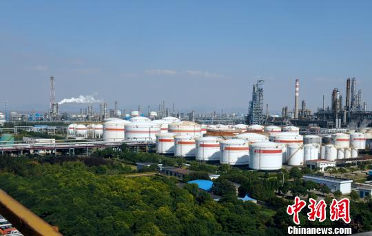 浙江镇海炼化绿色转身工业重地逐梦碧水蓝天