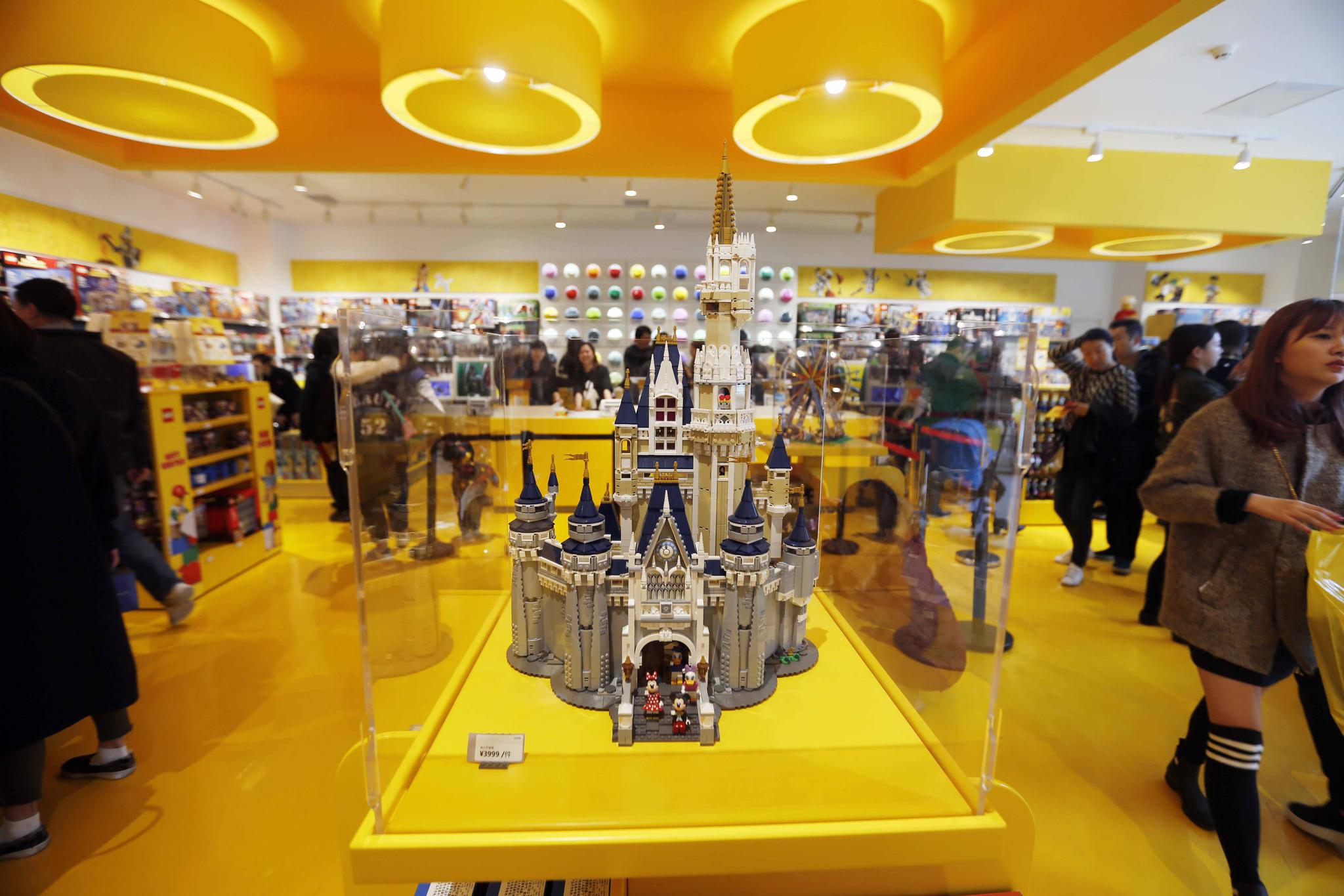 数字时代如何吸引儿童?除了建主题乐园,乐高首