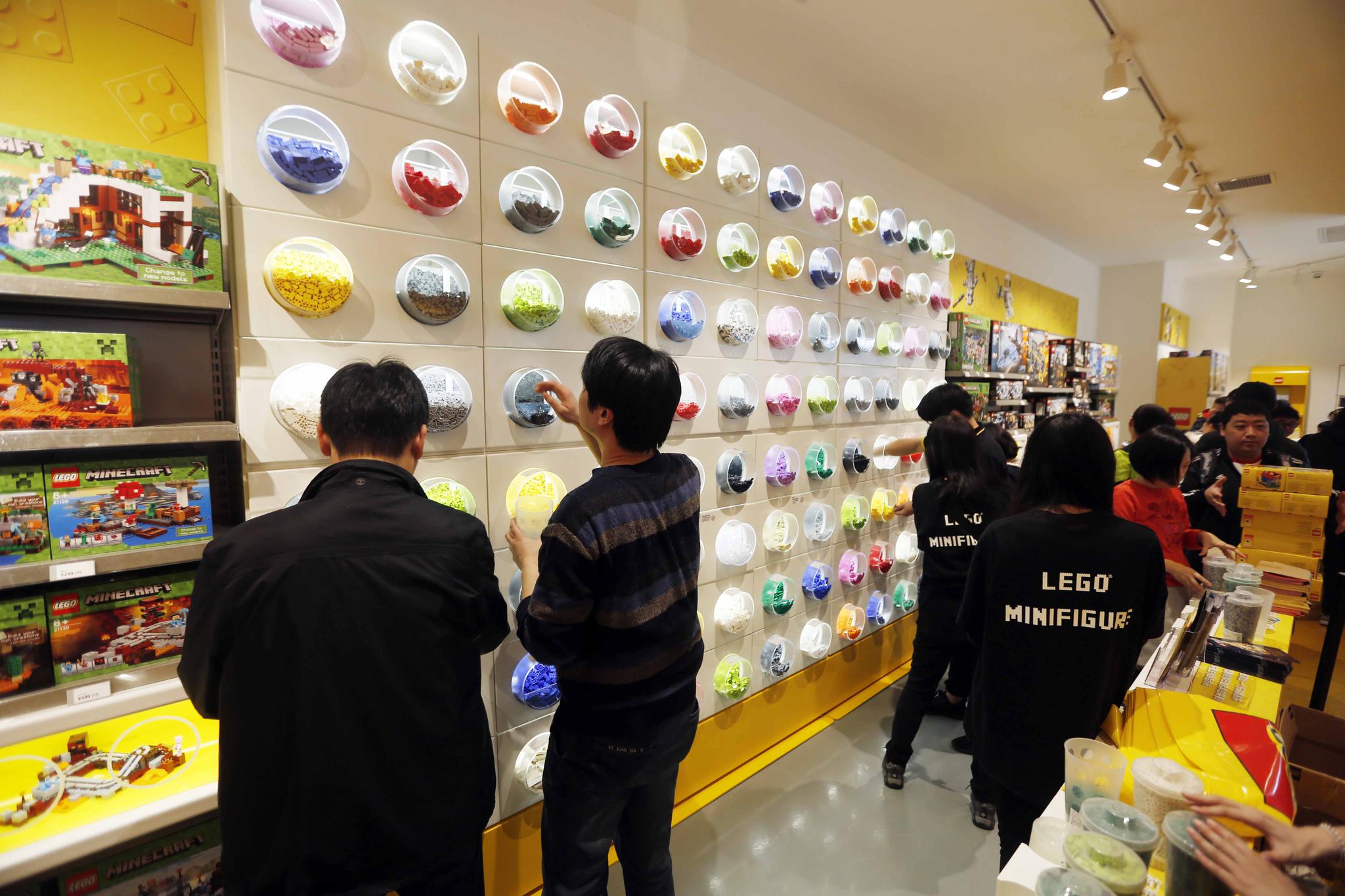 数字时代如何吸引儿童?除了建主题乐园,乐高首家大陆授权专卖店