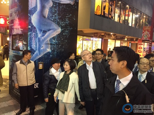 吴敦义庆结婚47周年谈婚姻长久秘诀:保持热恋