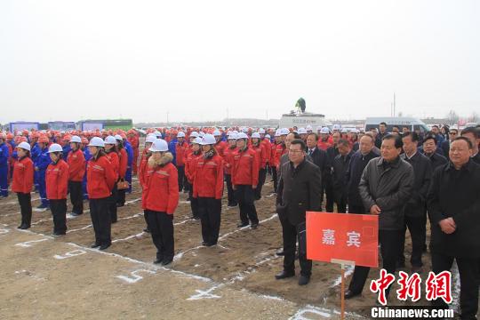 图为昌吉市头屯河沿岸综合整治景观提升工程开工誓师大会现场。 袁晶 摄