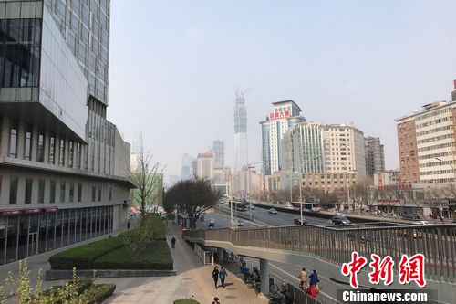 图为北京双井附近的写字楼和居民住宅楼。 中新网程春雨 摄