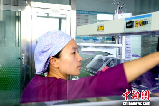 青海海南:草原宝宝的守护妈妈