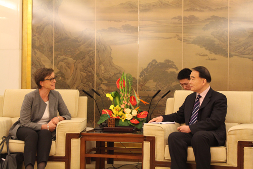 外交部副部长李保东会见瑞典外交部国务秘书薛