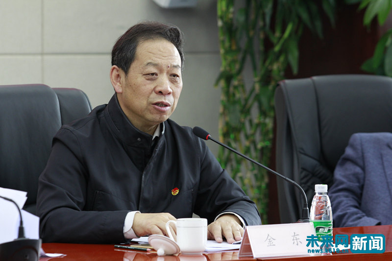 团中央网络影视中心党委书记金东主持会议.