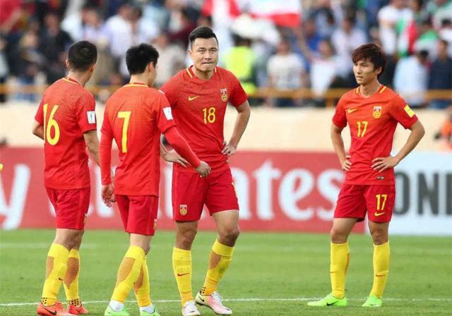 球迷最可爱!国足虽然输球,但是看到的这些都是