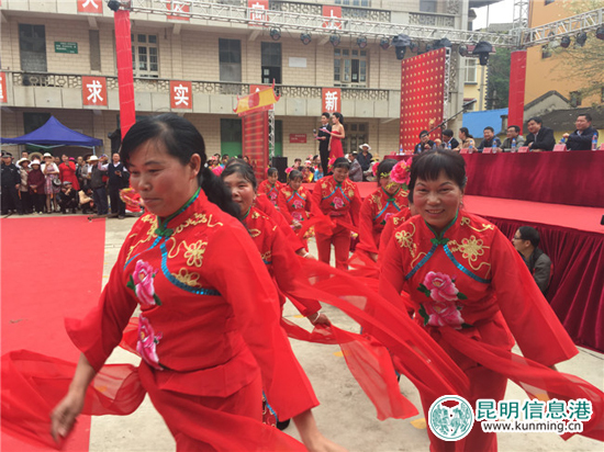 汤池“三月三”赶庙会 78岁老奶奶来舞龙