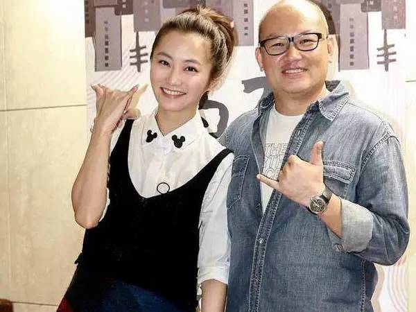 相差12岁被人说不搭 但人家幸福就好啊~|赵小