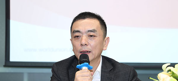 汇丰指定app_捏把汗!任丘“黑校车”核载7人实载17人,孩子像小鸡一样挤着坐