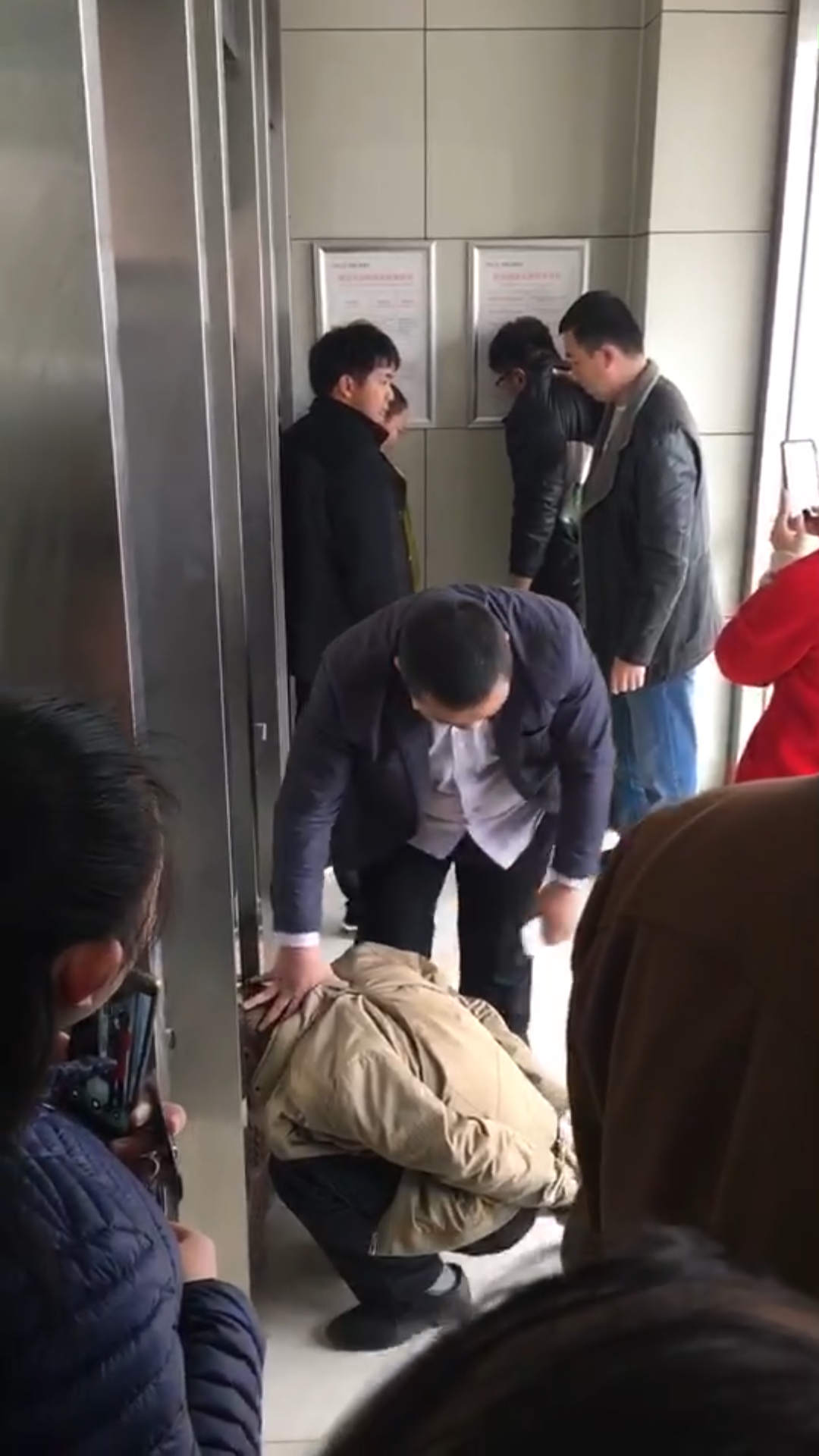 章丘有人抢银行被警察当街抓获?都传疯了!真相是