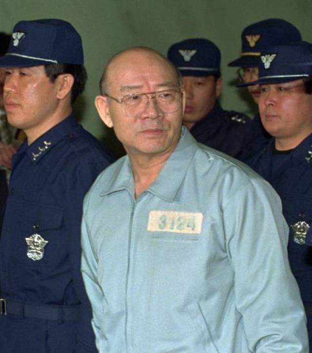 绝望,缠上了我!朴槿惠今日凌晨被批捕,可能狱