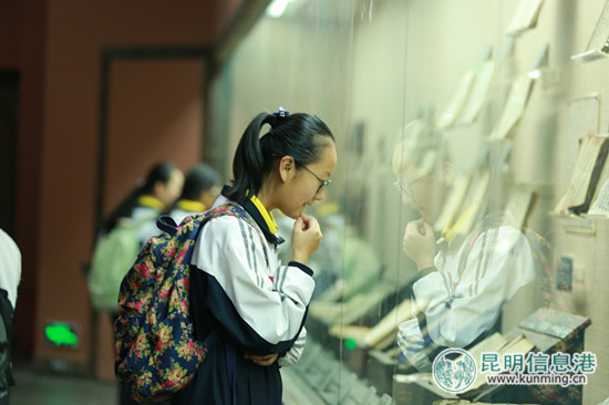 云南民大附中2600名师生“走进春天”