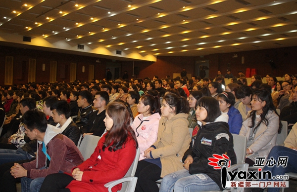 自治区团委民族团结一家亲大宣讲走进新疆师