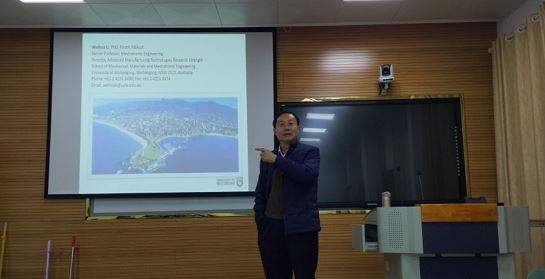 卧龙岗大学李卫华教授为精密机械与精密仪器系