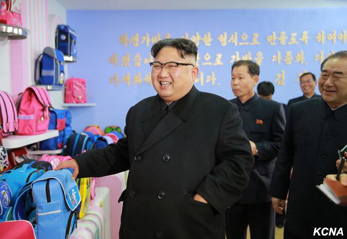 金正恩视察平壤皮包厂&nbsp;