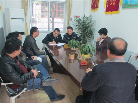 走进调解室 事故双方互谅解|交通事故|事故|谅解