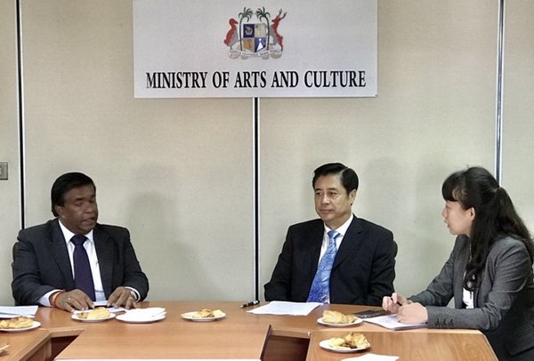 董伟副部长会见毛里求斯艺术和文化部部长鲁蓬