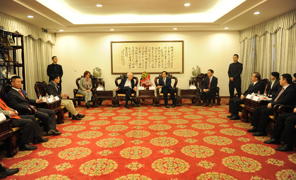 DNA之父 、诺贝尔奖得主詹姆斯沃森到访四川