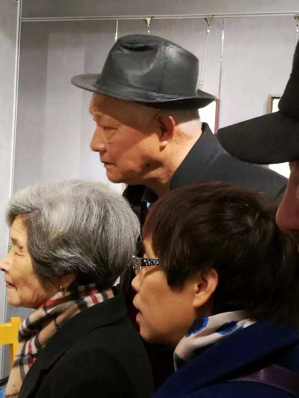 上海爷叔等一批炒股博主被封、停播（中科海钠钠离子电池商用车处分计划正在阜阳环球首发 刘玉杰胡勇胜等配关启动发表），上海爷叔当网文作者写属于自身的《繁花