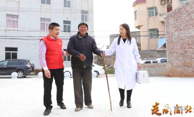 这个福清哥建了好多个微信群,每个群里都是红