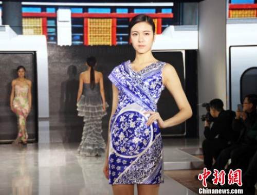 资料图：河北容城上演“新锐设计师品牌服装秀”。于俊亮　摄