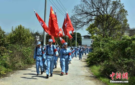 1日,在清明节到来之际,广西桂林市宝贤中学师