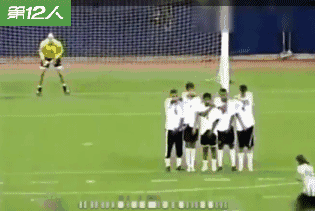 小罗和梅西此刻都成了申思的背景                     梅西仍旧无法