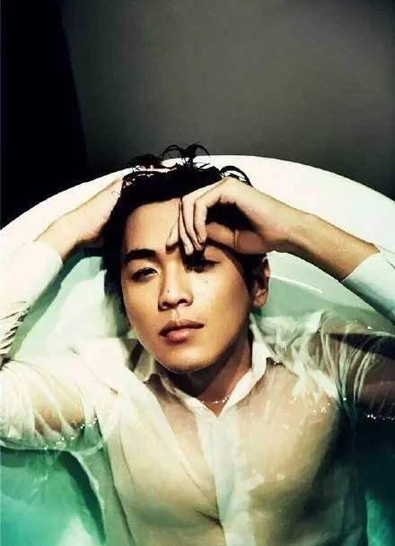 看了陈伟霆、张若昀这个部位,男默女泪…|黄晓