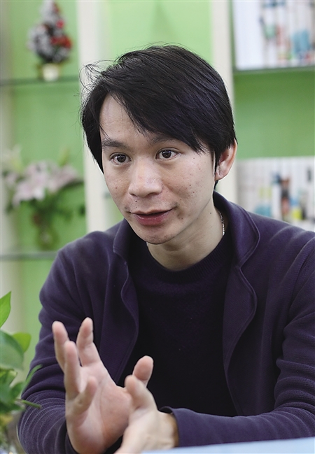 《张小盒》主笔陈缘风来渝签售新作 80后暖爸