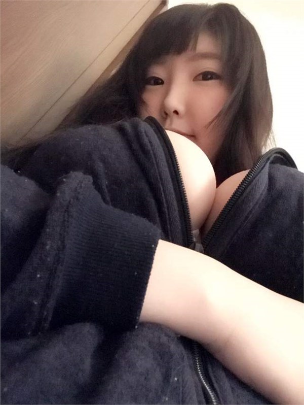 “骑上位幻想女孩”麻生亚实 超大欧派小编看了倒抽冷气