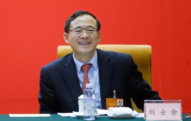 如果仅凭薪水,行长们要多久才能买得起房?|刘士