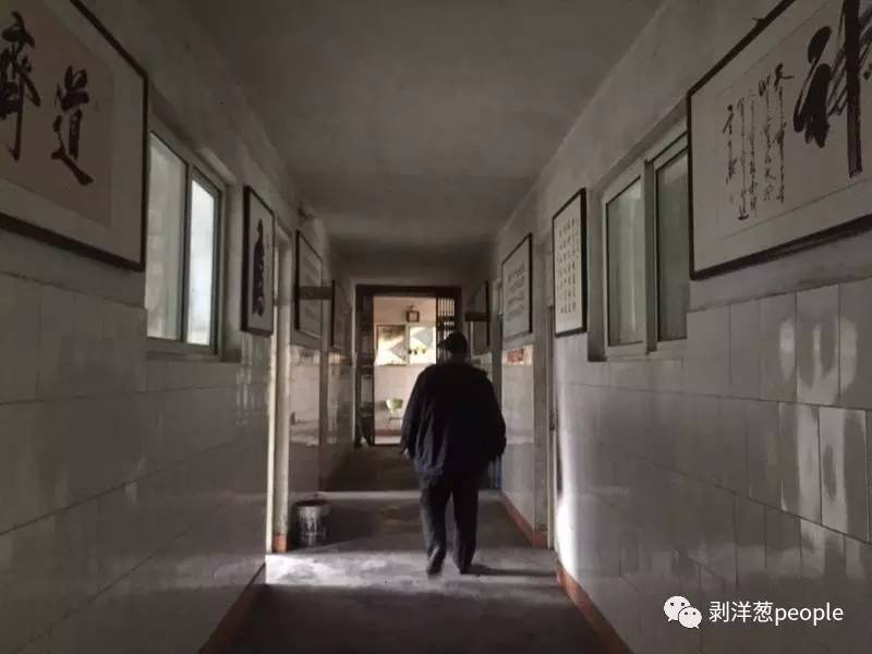 杨全鸿诊所楼道。