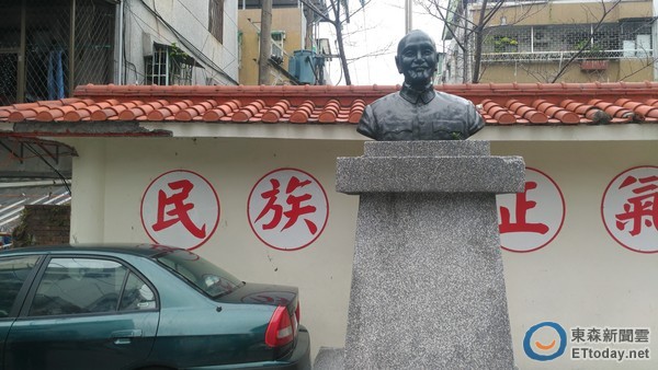 在台湾新北市的一座蒋介石铜像(图片来源:“东森消息云”)