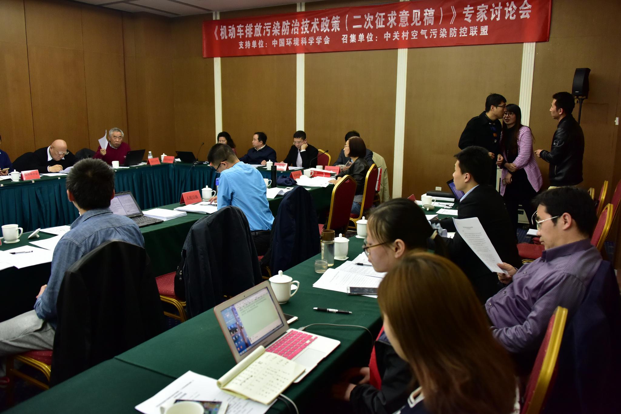 动车污染防控酝酿新政 专家:应减少行政管理条