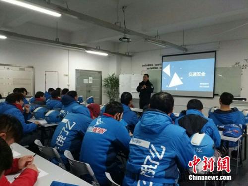 关注骑手安全 饿了么倡议给所有骑手上保险|