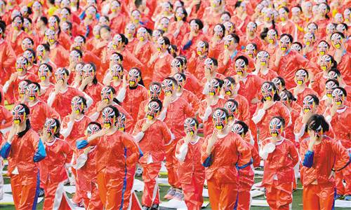 运动会开幕式别出心裁 3000学生精彩演绎戏曲