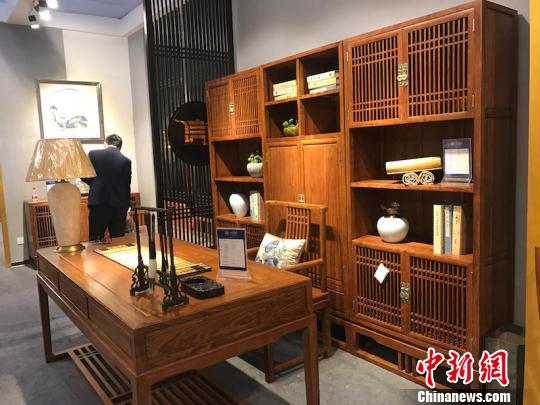 “新中式”家具 奚金燕 摄